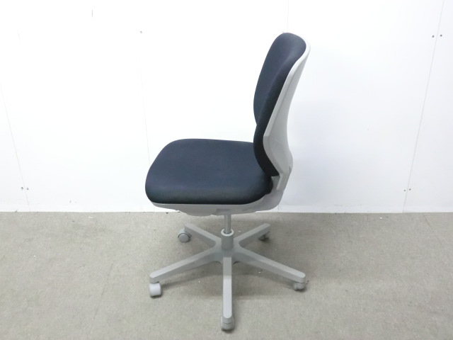 クオリ / ブラック / 【中古】 OAチェア肘無し