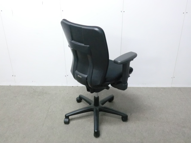 クオリ / ブラック / 【中古】 OAチェア肘有