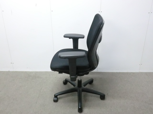 クオリ / ブラック / 【中古】 OAチェア肘有