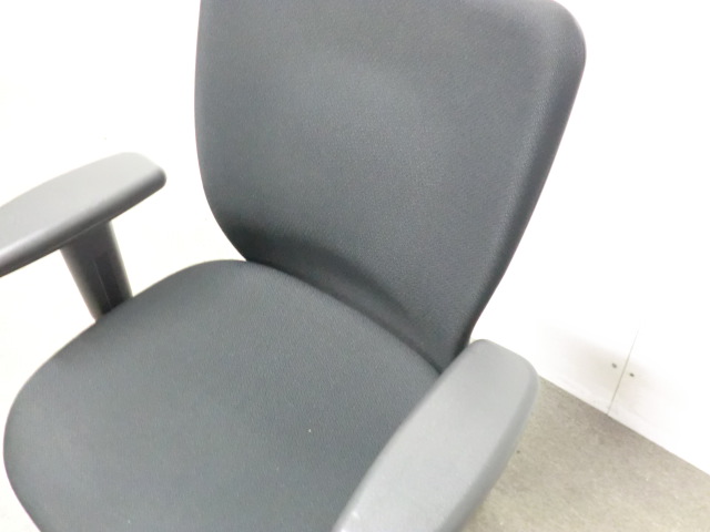 クオリ / ブラック / 【中古】 OAチェア肘有