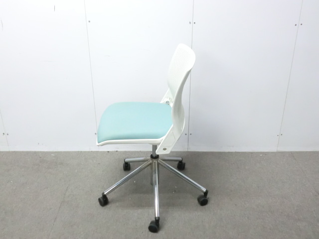 オカムラ/クリール/ライトブルー/【中古】ミーティングチェア