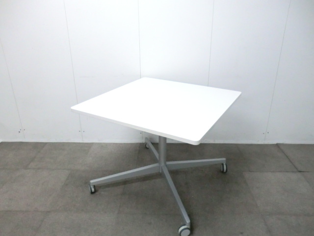 オカムラ/ホワイト/【中古】 角テーブル / キャスター付き