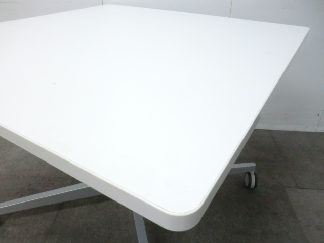 オカムラ/ホワイト/【中古】 角テーブル / キャスター付き