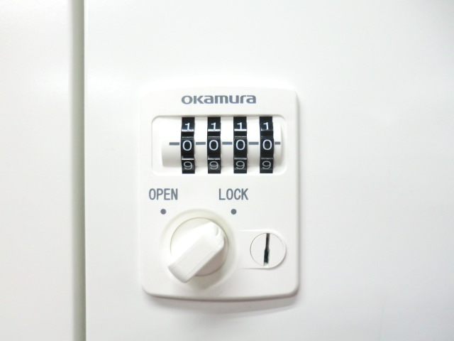 オカムラ/ ホワイト / 【中古】 6人用パーソナルロッカー