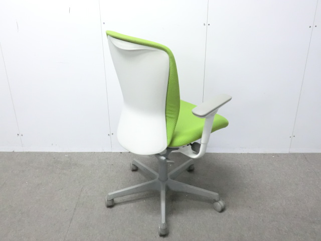 オカムラ/スラート/ライトグリーン/【中古】 OAチェア肘有