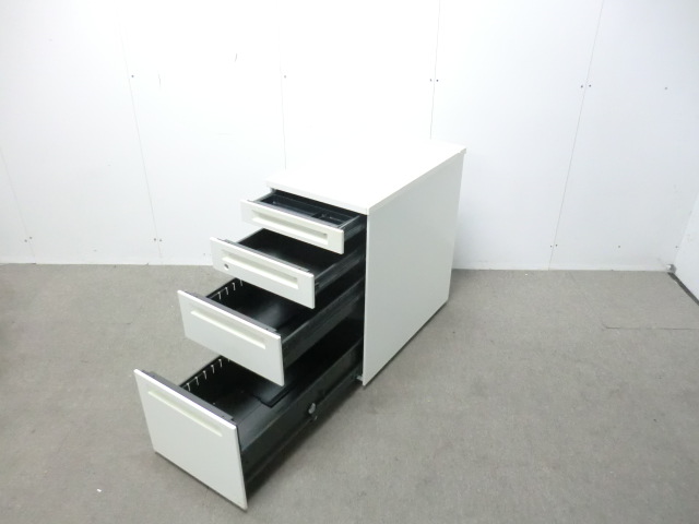 オカムラ/ アドバンス / ホワイト / 【中古】 4段脇机