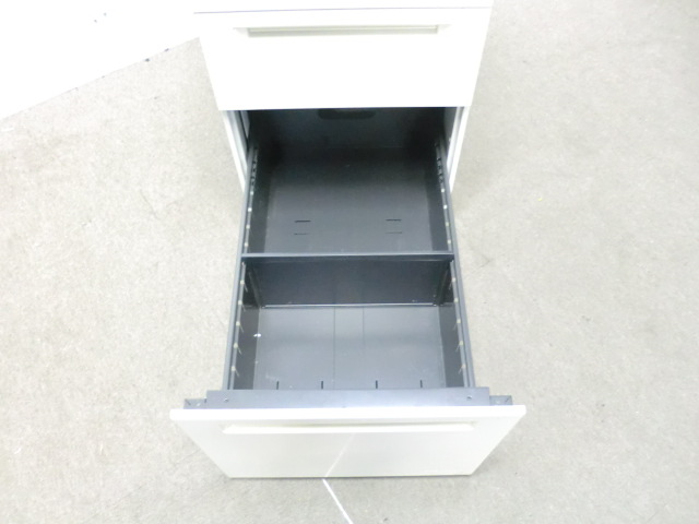 オカムラ/ アドバンス / ホワイト / 【中古】 4段脇机