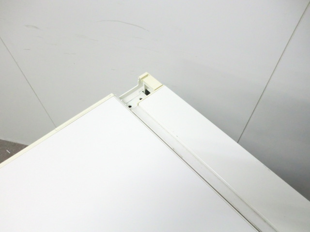 オカムラ/ アドバンス / ホワイト / 【中古】 4段脇机