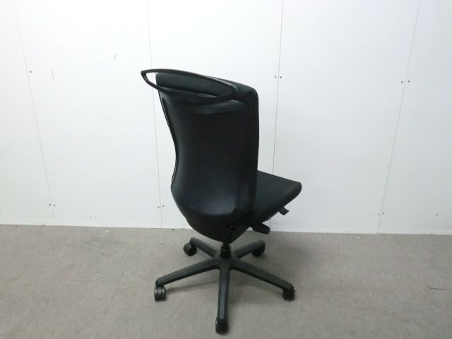 ライオン / ブラック / 【中古】 OAチェア肘無し