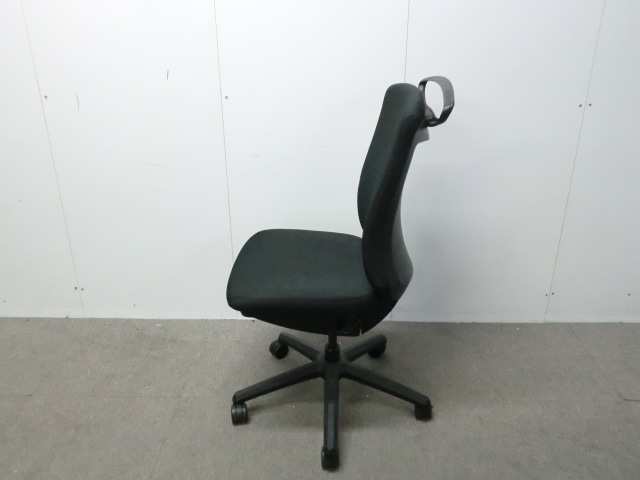 ライオン / ブラック / 【中古】 OAチェア肘無し