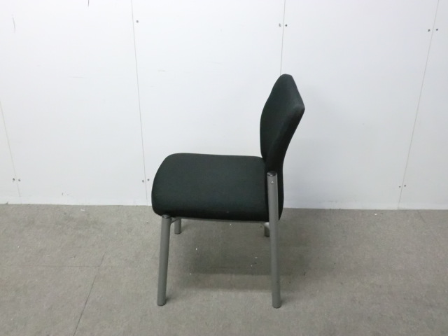 ライオン / ブラック / 【中古】 スタッキングチェア