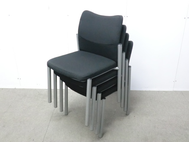 ライオン / ブラック / 【中古】 スタッキングチェア