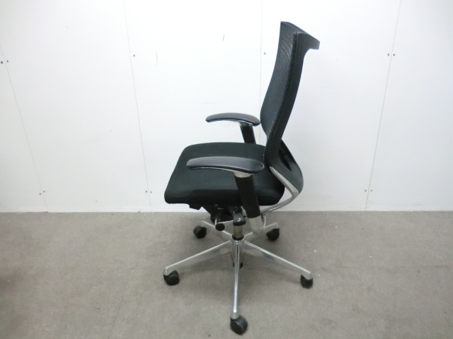 オカムラ / バロン / ブラック 【中古】OAチェア肘あり