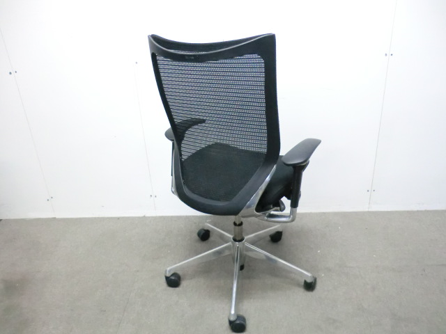 オカムラ / バロン / ブラック 【中古】OAチェア肘あり