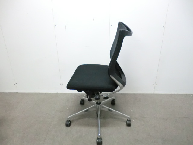 オカムラ / バロン / ブラック 【中古】 OAチェア肘無