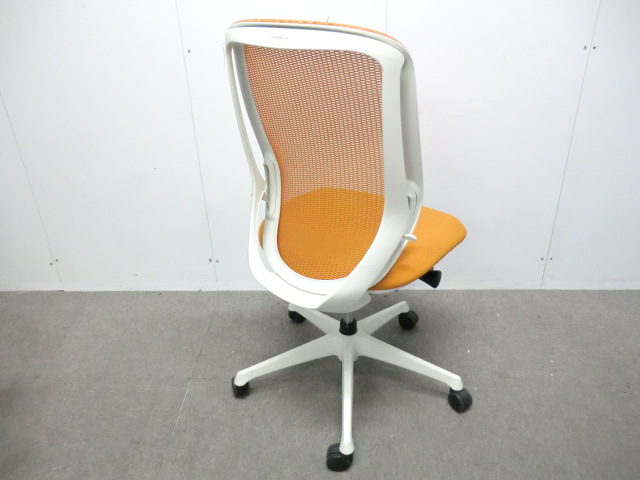 オカムラ/シルフィ/ オレン / 【中古】 OAチェア肘無し