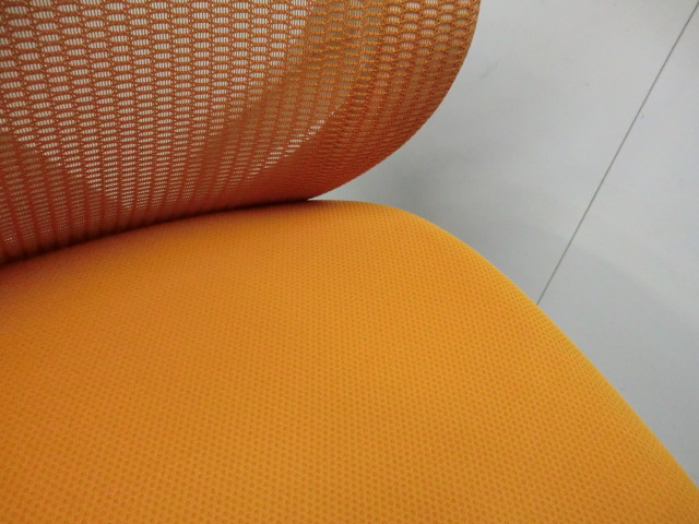 オカムラ/シルフィ/ オレン / 【中古】 OAチェア肘無し