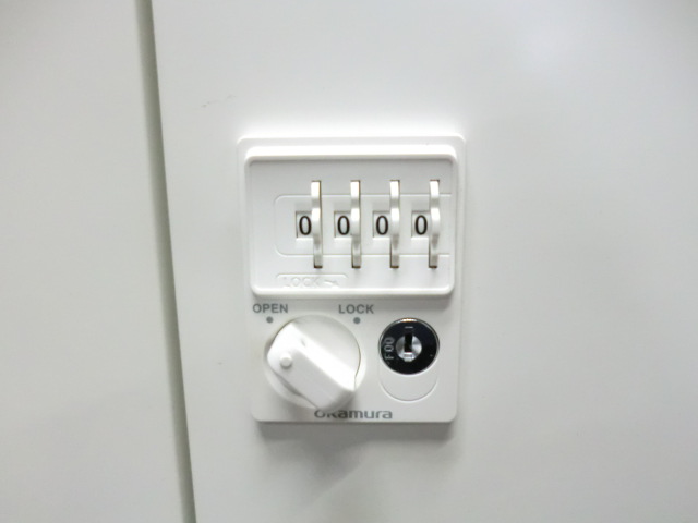 オカムラ / ホワイト 【中古】パーソナルロッカー