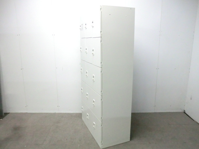 オカムラ / ホワイト / 【中古】 15人用パーソナロッカ