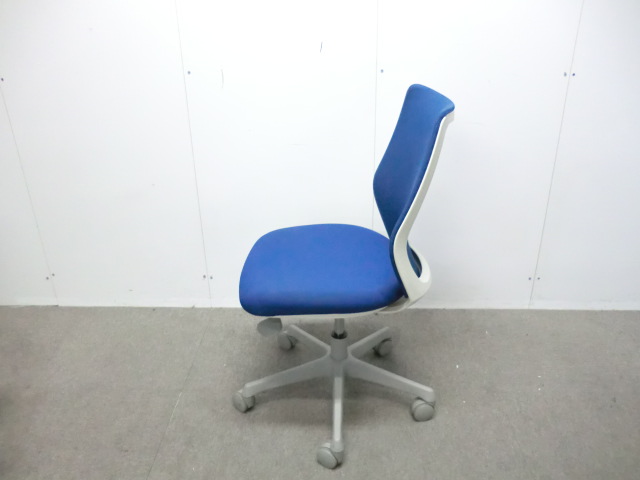 オカムラ/CG-M/ ブルー / 【中古】 OAチェア肘無し