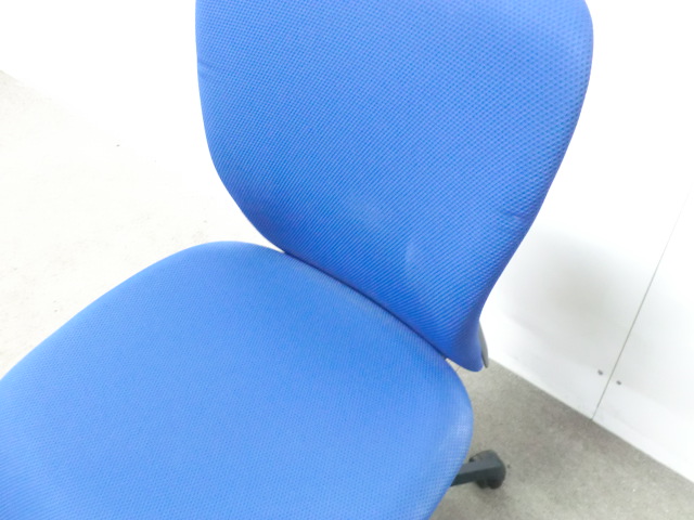 オカムラ/スラート/ ブルー / 【中古】 OAチェア肘無