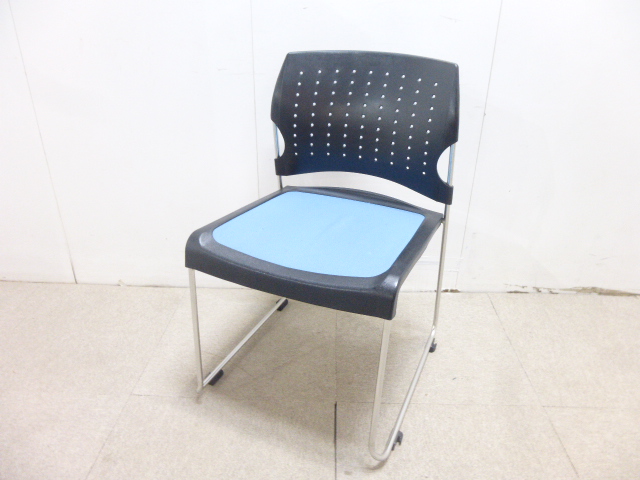 ブルー/スタッキングチェア/【中古】