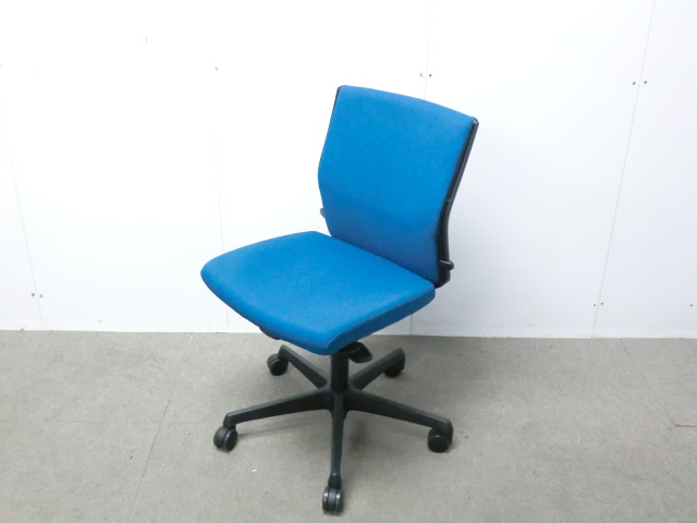 オカムラ/エスクード/ライトブルー/【中古】 OAチェア肘無