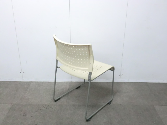 スタッキングチェア / ホワイト / 【中古】