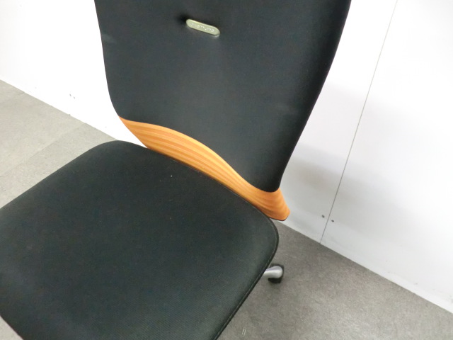 オカムラ/フィーゴ/オレンジ / 【中古】 OAチェア肘無し