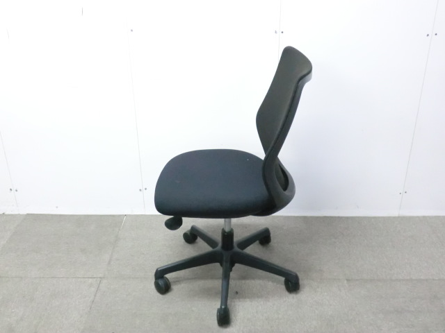 オカムラ/CG-M/ブラック / 【中古】 OAチェア肘無し