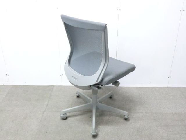 オカムラ/エスクード/グレー / 【中古】 OAチェア肘無し