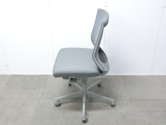 オカムラ/エスクード/グレー / 【中古】 OAチェア肘無し