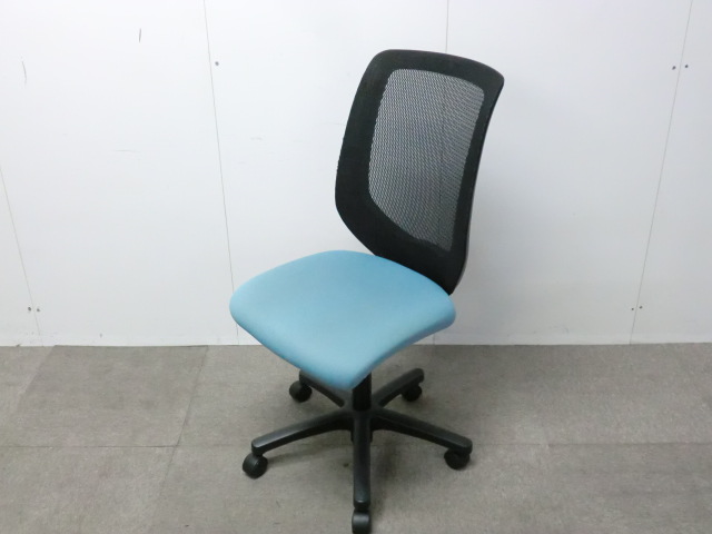 イトーキ/コルト/ライトブルー/ 【中古】 OAチェア肘無し
