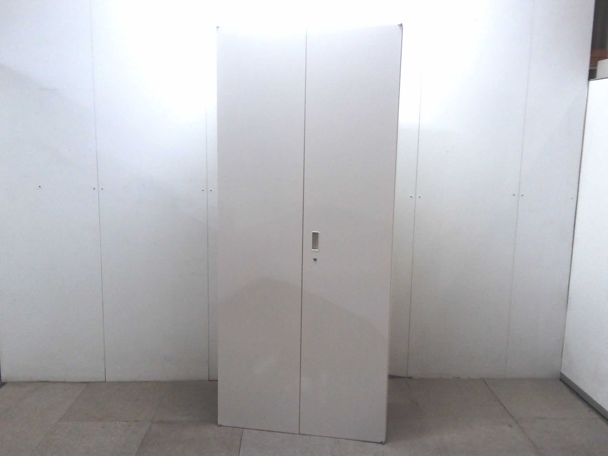 イトーキ/ホワイト/両開きキャビネット/【中古】