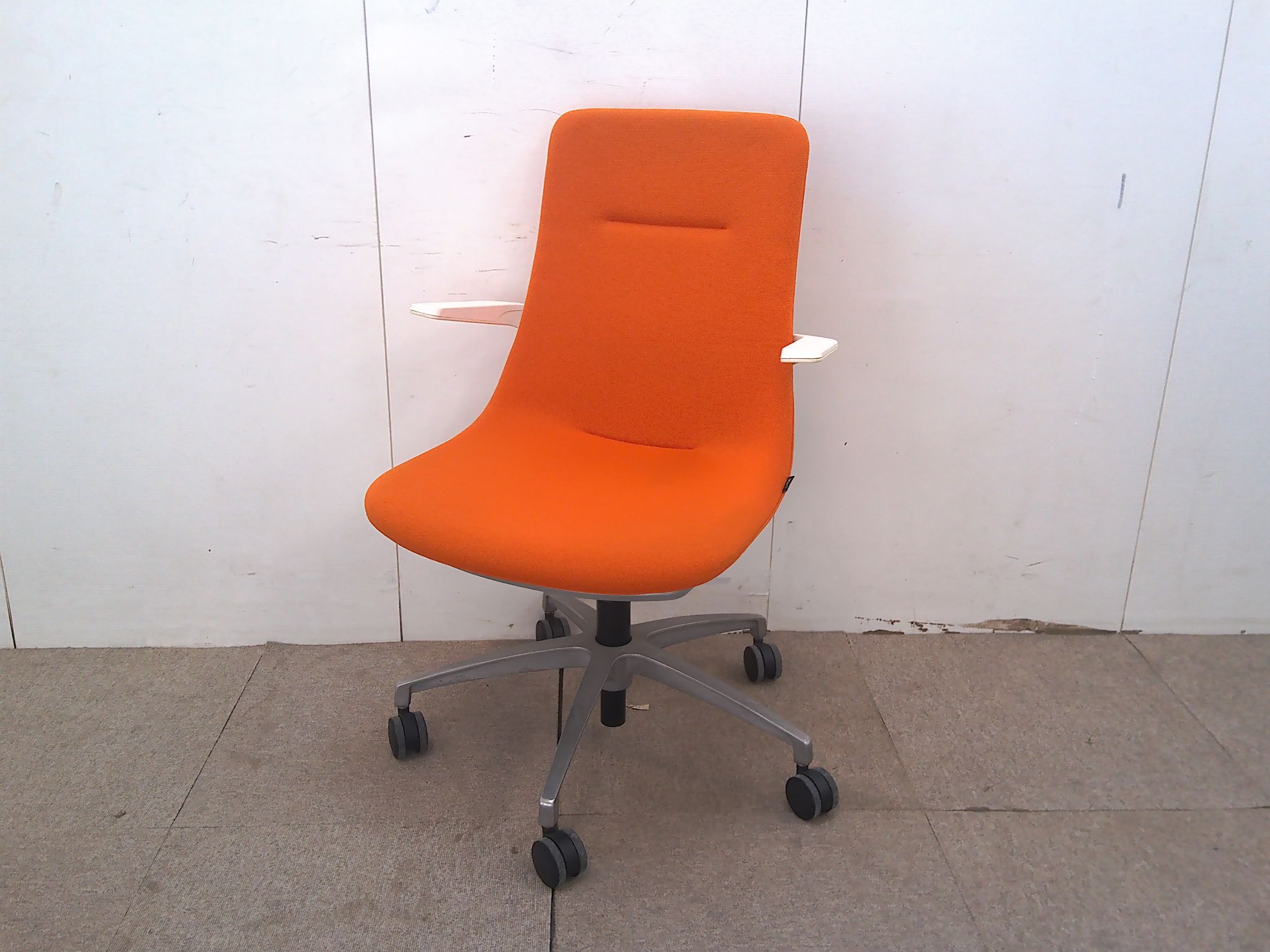 イトーキ モーブ オレンジ OAチェア 肘有 オフィスチェア 事務椅子 椅子 ITOKI