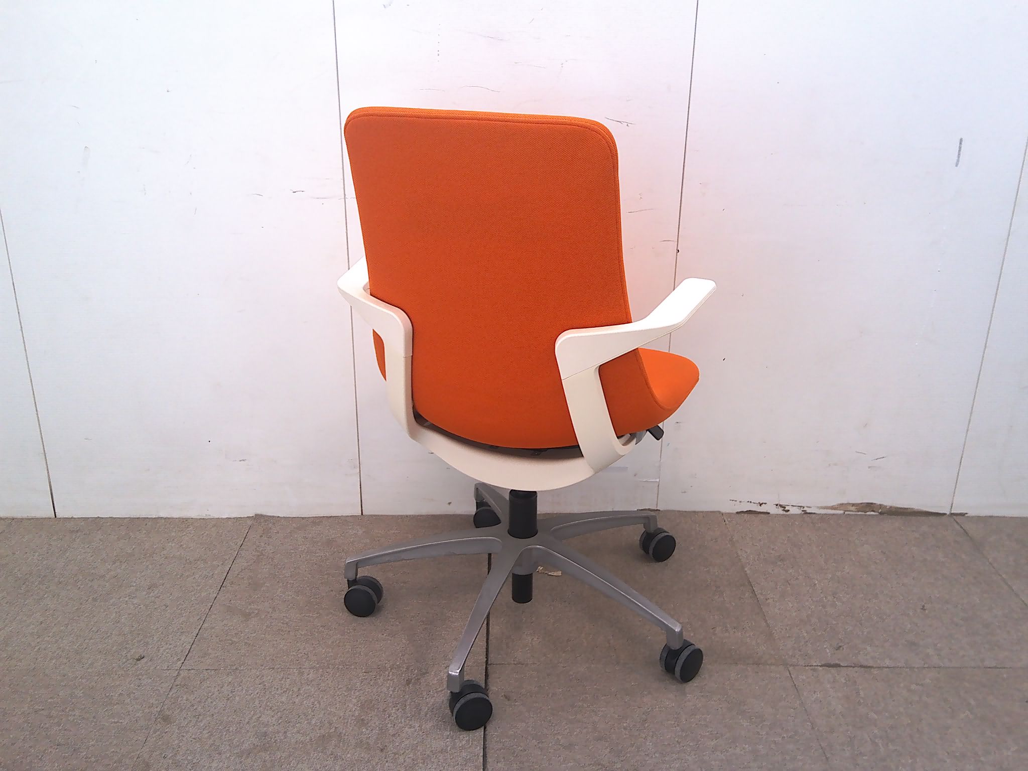 イトーキ モーブ オレンジ OAチェア 肘有 オフィスチェア 事務椅子 椅子 ITOKI