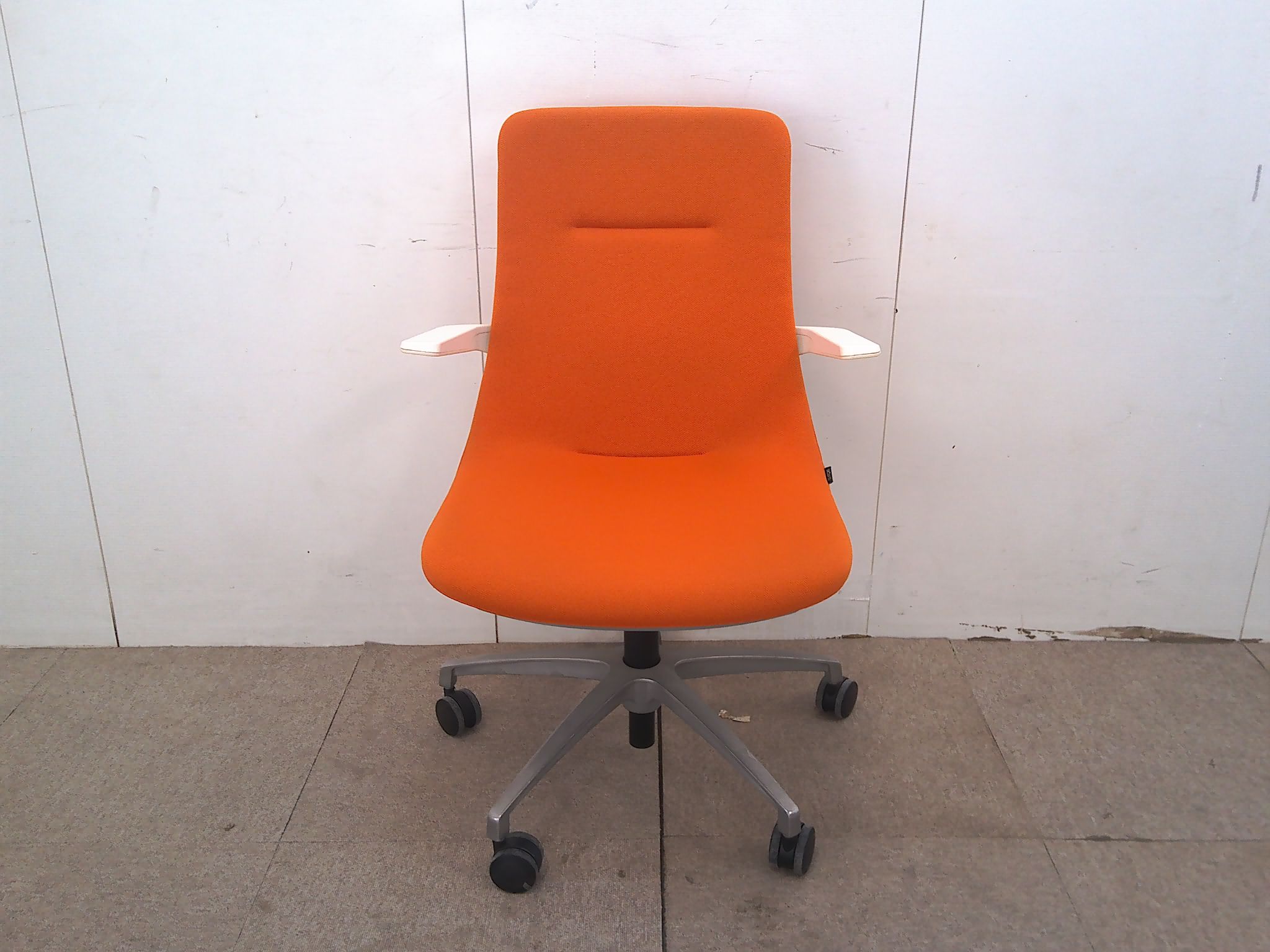 イトーキ モーブ オレンジ OAチェア 肘有 オフィスチェア 事務椅子 椅子 ITOKI