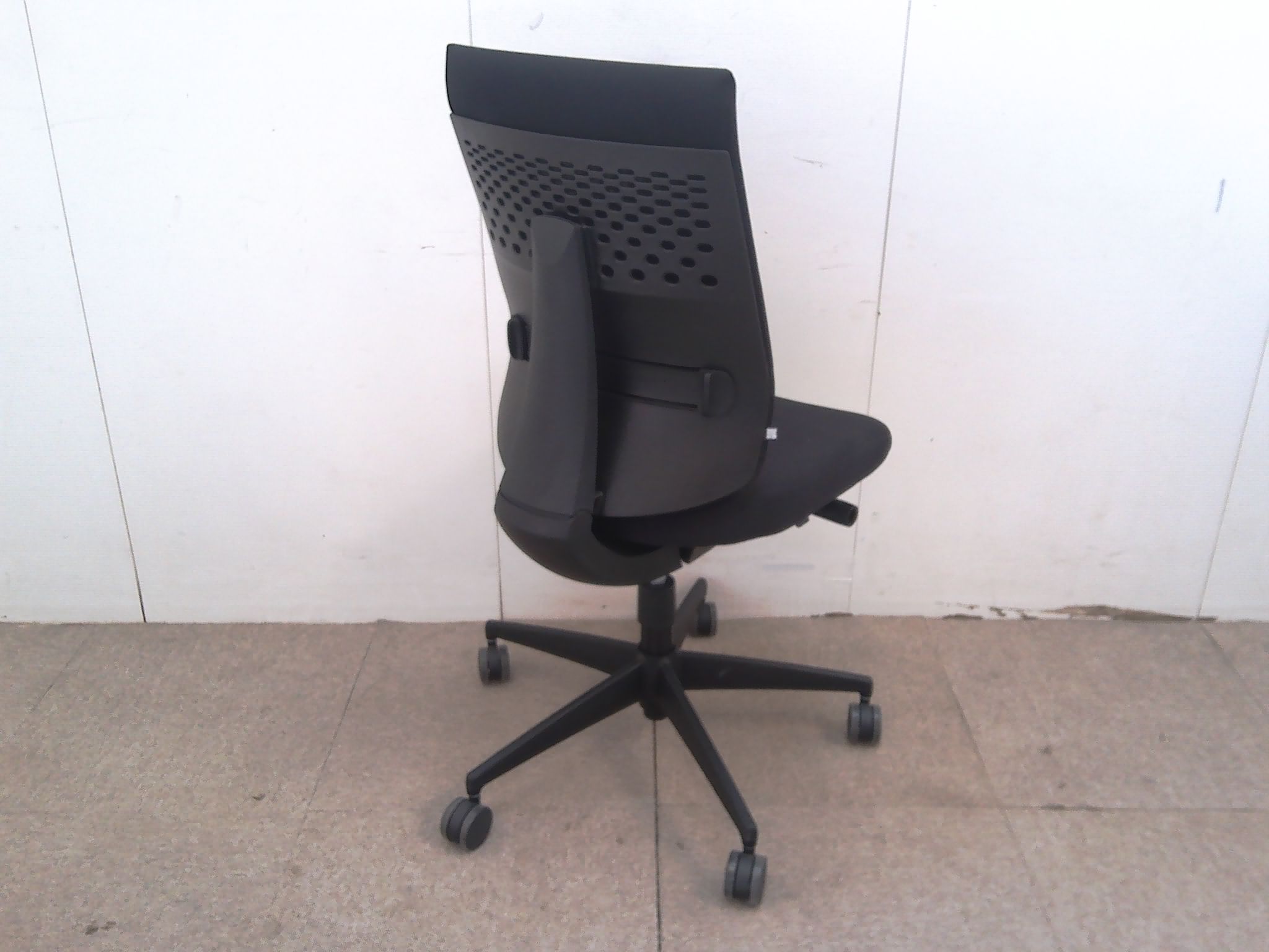 コクヨ/ウィザード4/ブラック/OAチェア/肘無/