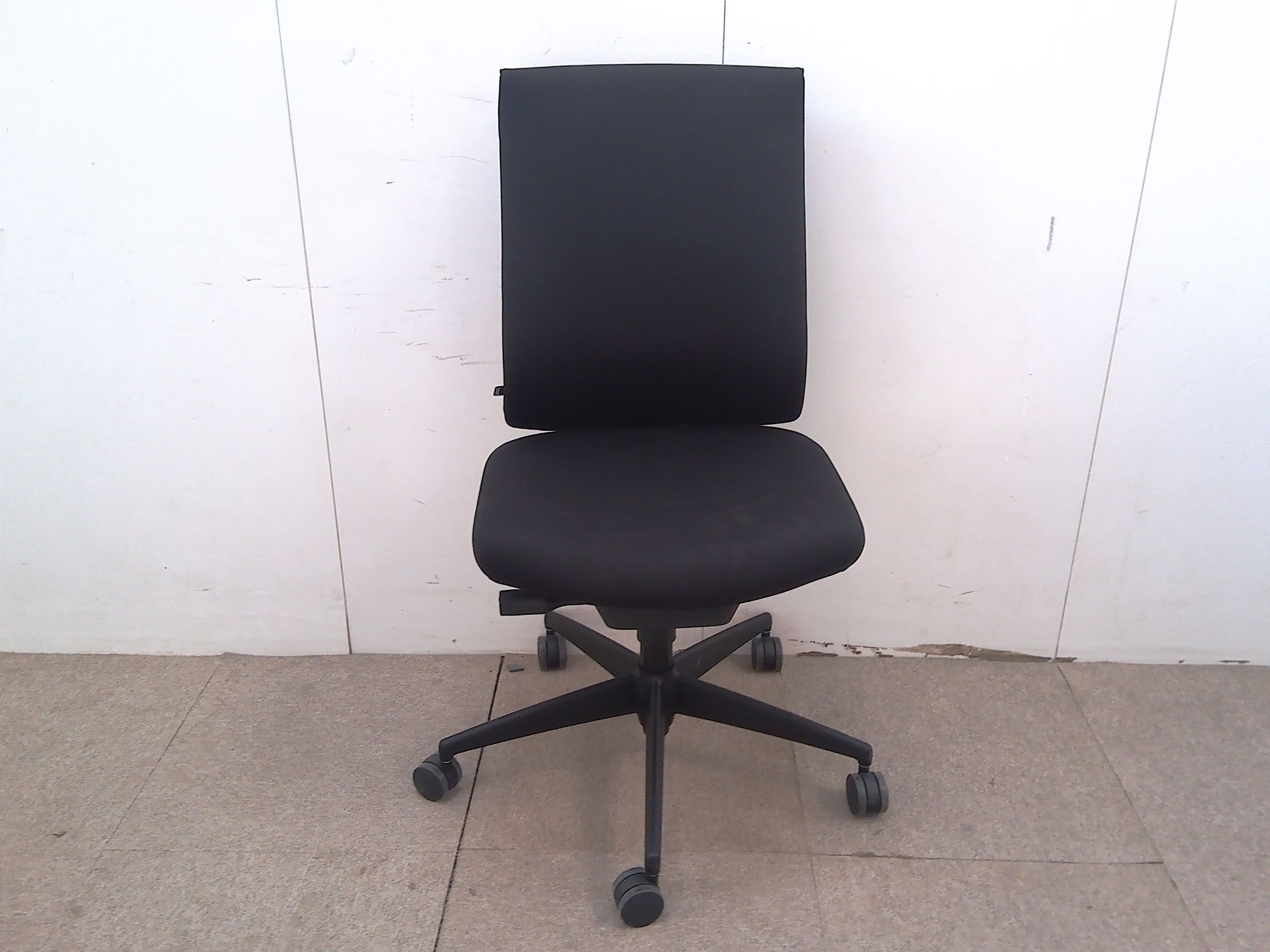 コクヨ/ウィザード4/ブラック/OAチェア/肘無/