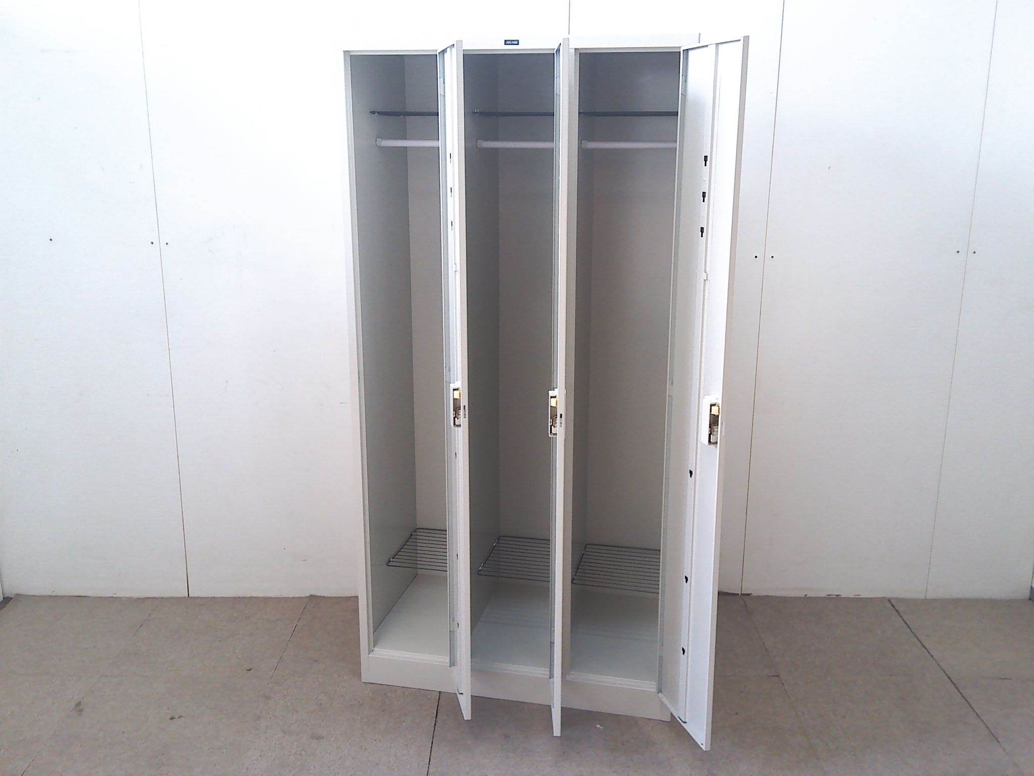 ホワイト/3人用ロッカー/【中古】