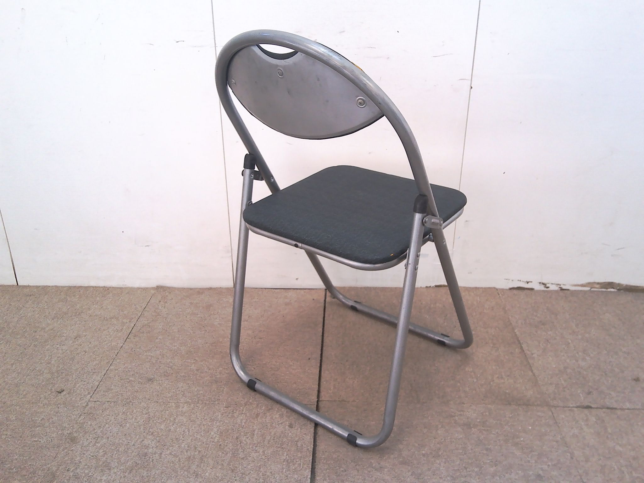 グレー/折り畳みチェア/キズアリ/【中古】