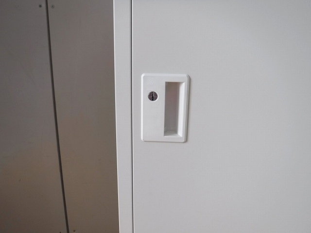 ウチダ/ホワイト/2人用ロッカー/【中古】