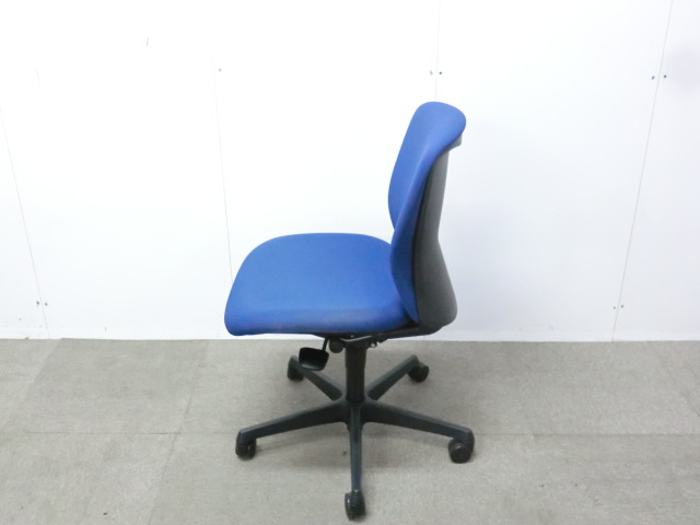 オカムラ/スラート / ブルー / 【中古】 OAチェア肘無