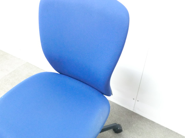 オカムラ/スラート / ブルー / 【中古】 OAチェア肘無