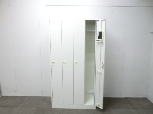 オカムラ/ FZ / ホワイト / 【中古】 4人用ロッカー