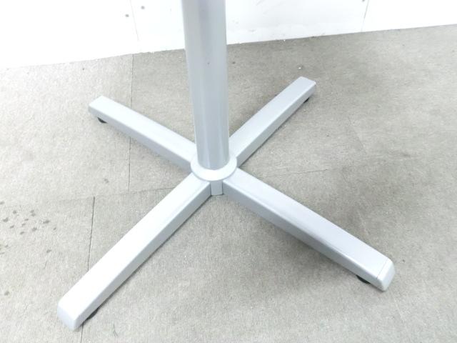 オカムラ / 木目調 / 【中古】 丸テーブル