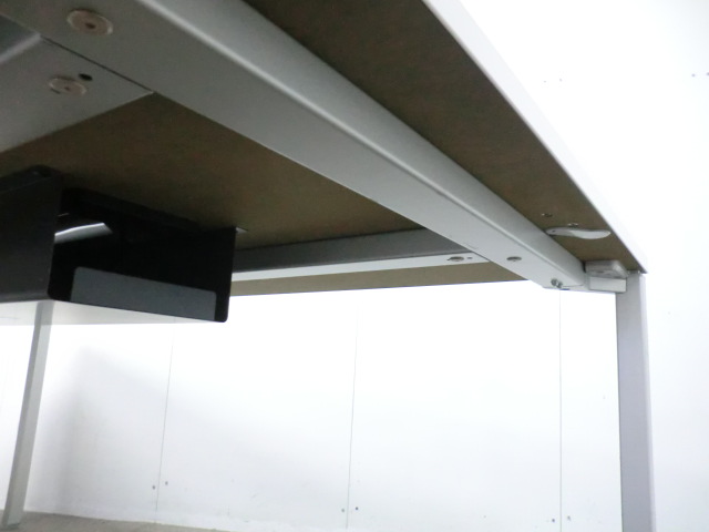 オカムラ / ホワイト / 【中古】 会議テーブル