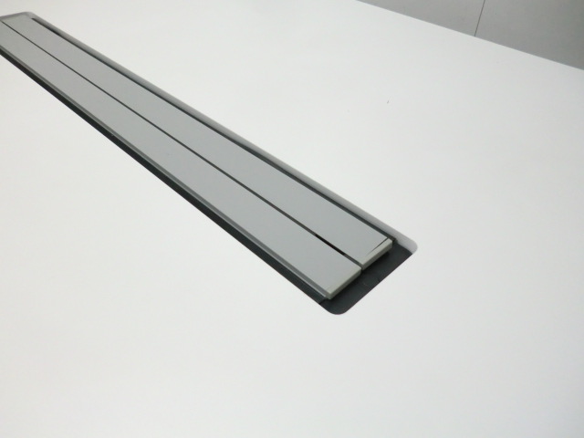 オカムラ / ホワイト / 【中古】 会議テーブル