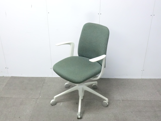 オカムラ/ライブス/ グリーン / 【中古】 OAチェア肘有
