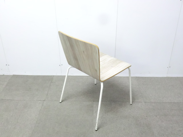 オカムラ/ライブス/木目調 / 【中古】 スタッキングチェア